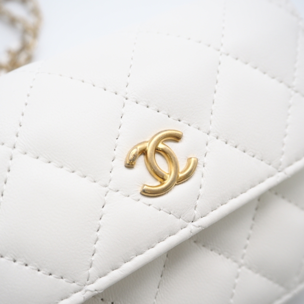 CHANEL Bag - Picture 11 of 16